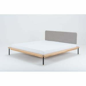 Dvoulůžková postel z dubového dřeva Gazzda Fina Nero, 180 x 200 cm